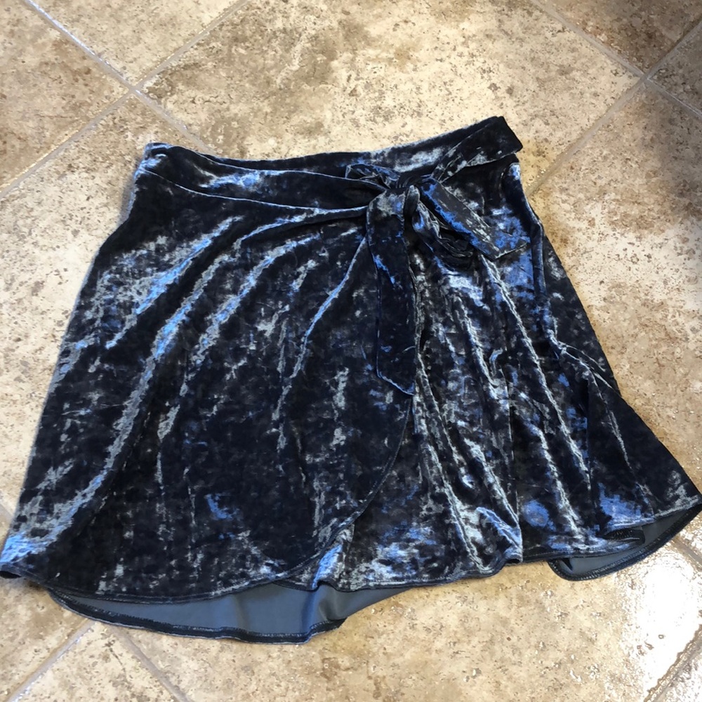 AMERICAN EAGLE CRUSHED VELVET SKIRT